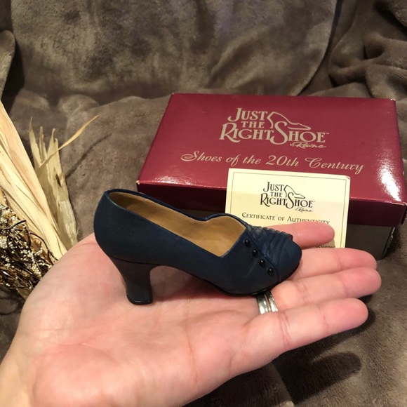 3/$15 BNIB Just the Right Shoe ceramic collectible - Picture 4 of 4
